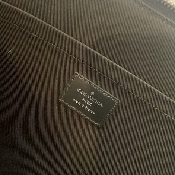 Louis Vuitton Laptop Holder Black monogram - Picture 3 of 5